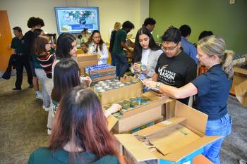 Costello community lends helping hand at Patriot Pantry. Photo by Jeffrey Porovich